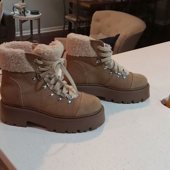 Steve Madden Reven oatmeal suede 1 1/4" stacked heel platform boots size 6 NWT - Picture 5 of 8